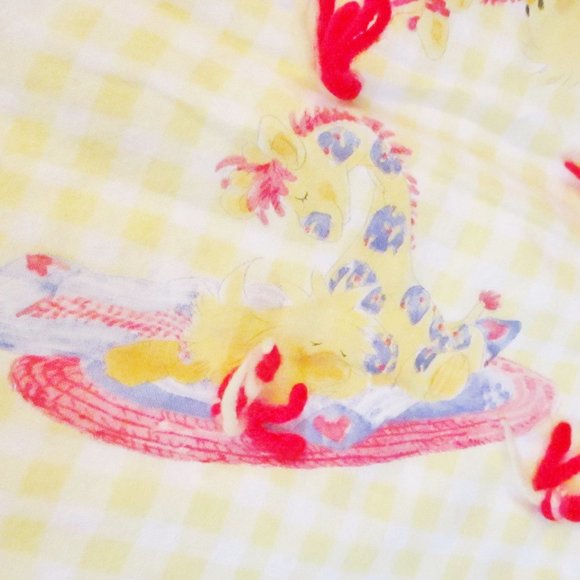 Vtg. Suzy Spafford Baby Blanket Throw Nursery Decor Yellow, Baby Ducks, Red Trim - Picture 4 of 13
